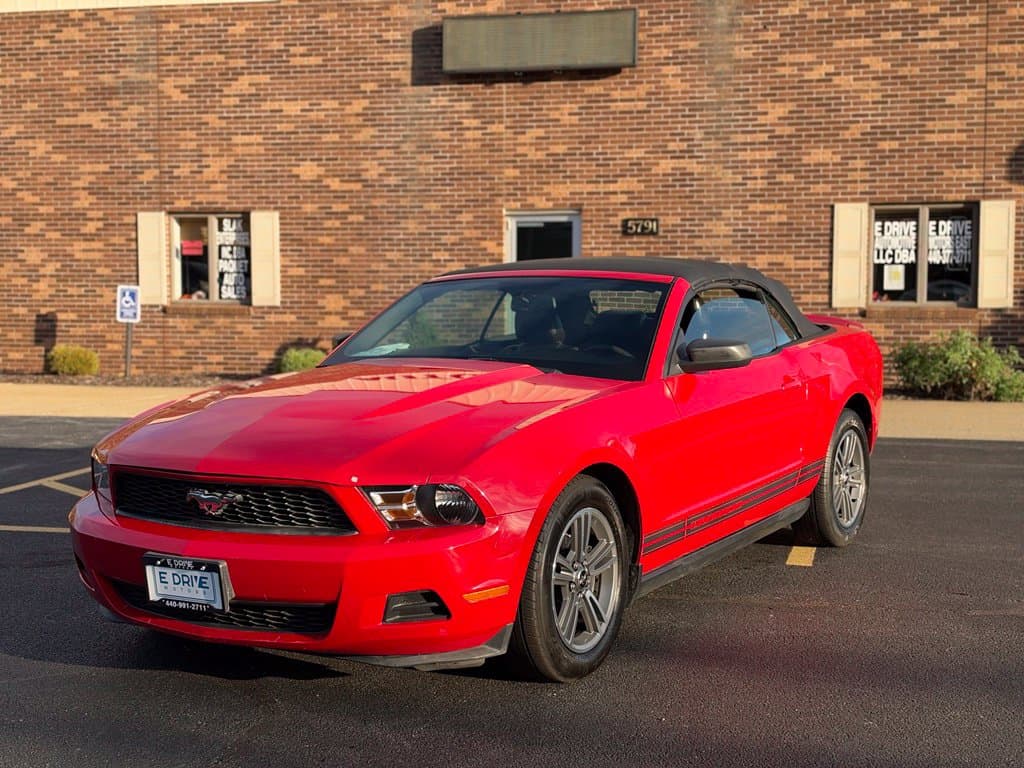 2010 Ford Mustang V6 - Image 4