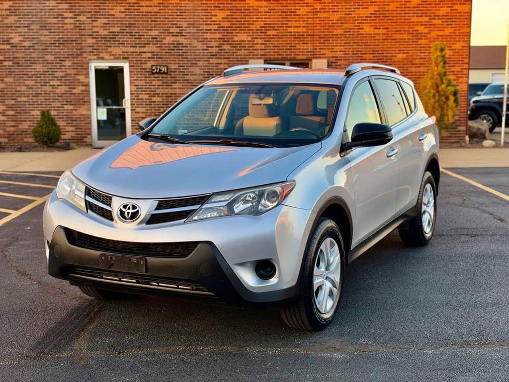 2015 Toyota RAV4 LE - Image 2