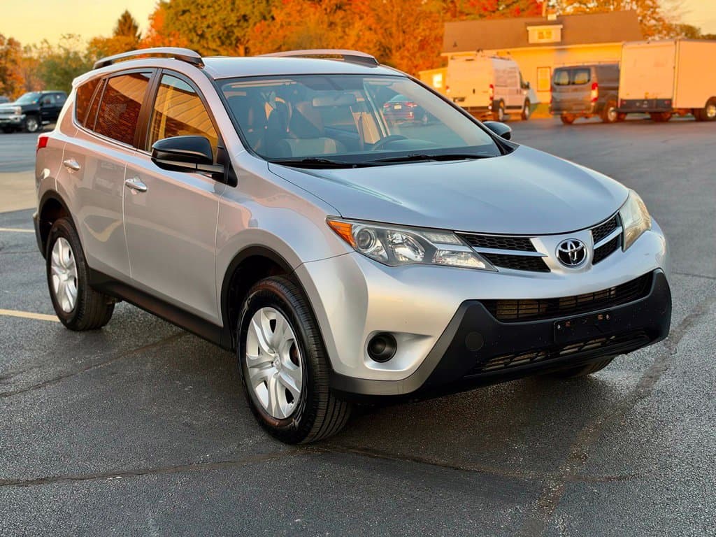 2015 Toyota RAV4 LE - Image 4